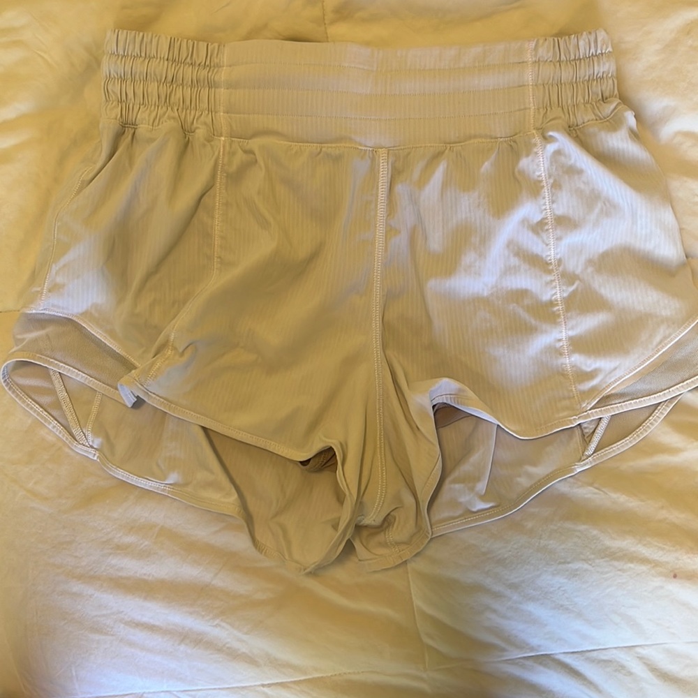 White Lululemon hotty hot high rise 2.5 size 6